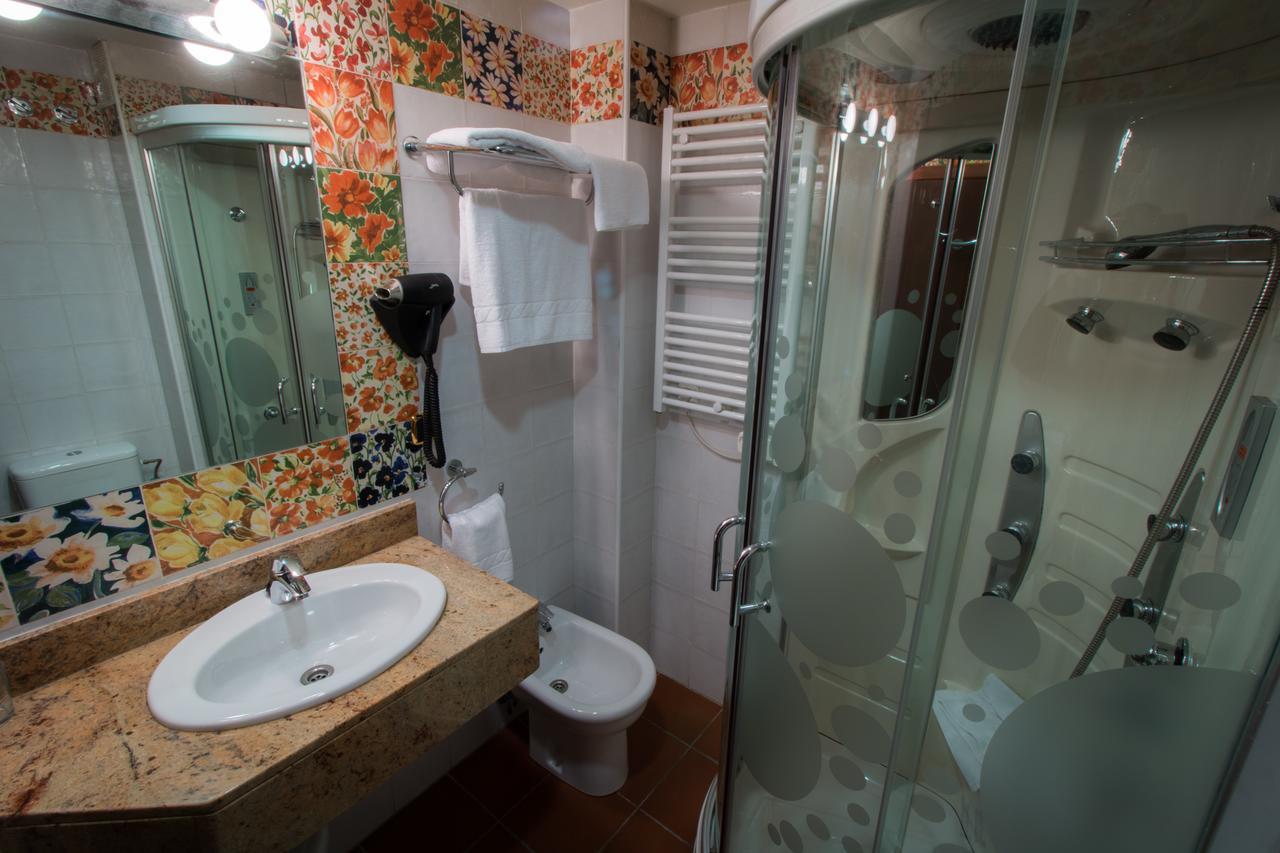 Adeko Hotel Barakaldo Eksteriør billede